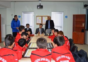 Kaymakam Öz’den sporculara destek